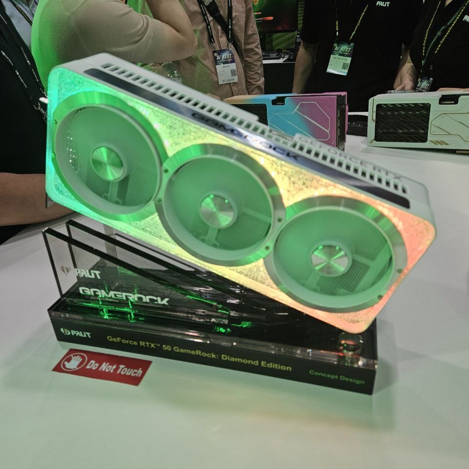 Tongde на Taipei Computer Show представила три концепта RTX 5090: кристалл, металл, водяное охлаждение
