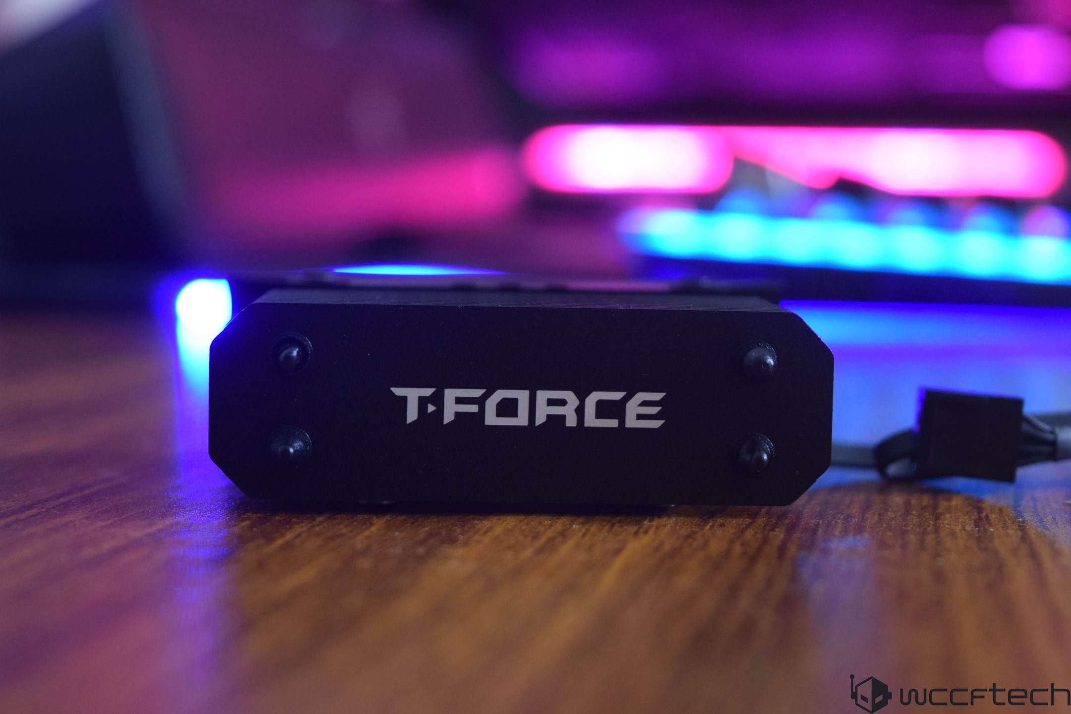Обзор TeamGroup T-Force DARK AirFlow 1 SSD Cooler – Управление Gen5 как профи 4 Вентилятор и радиатор TeamGroup T-Force DARK Airflow 1