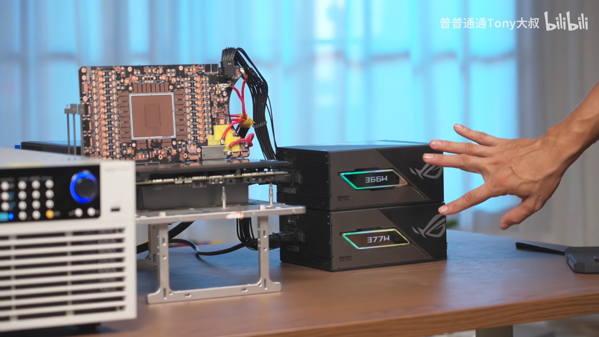 ASUS RTX 5090 BTF 2.5 коннектор выдерживает более 1000W, надежнее 16-пинового 3 Tony ASUS RTX 5090 BTF two PSUs