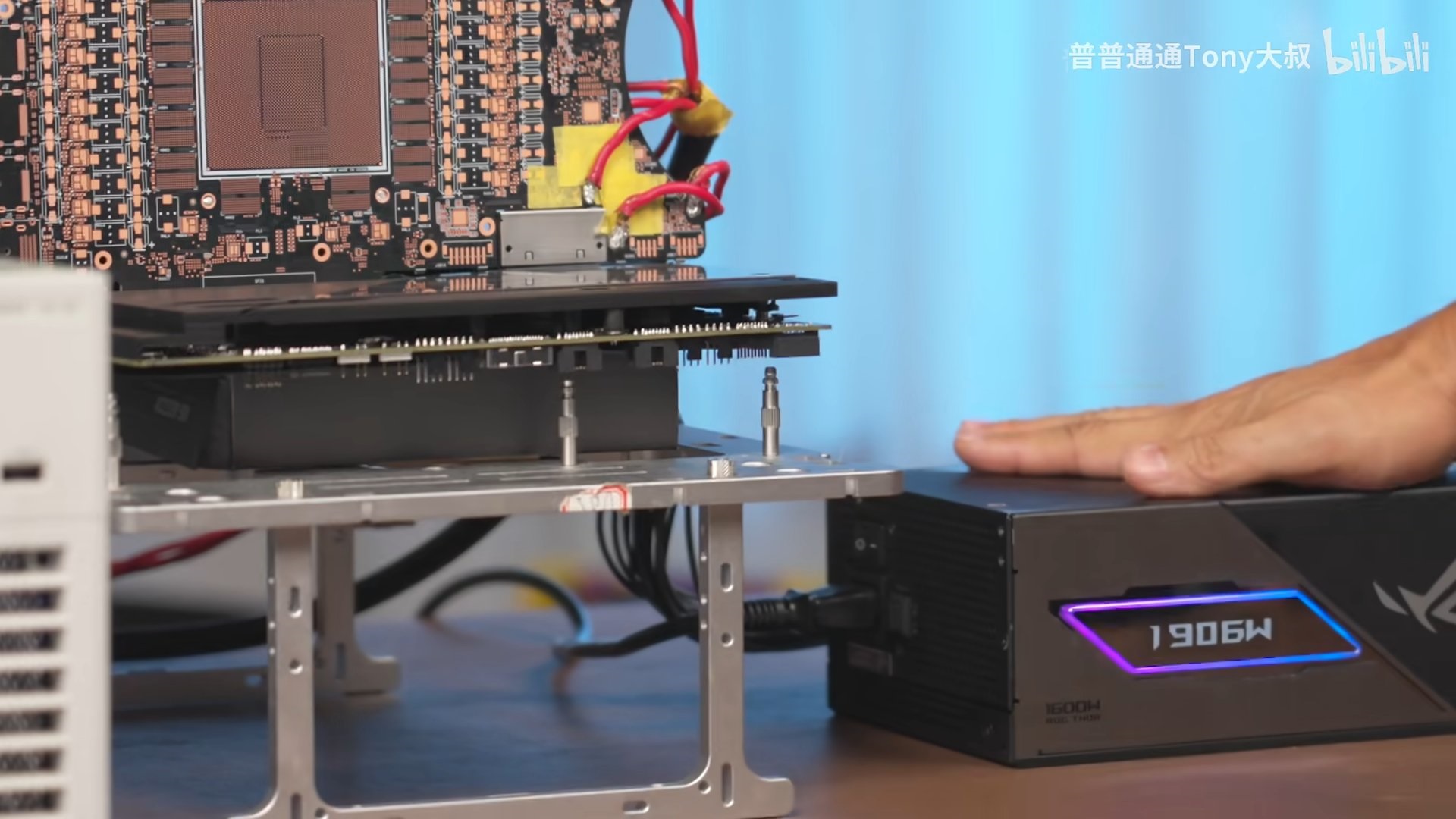 ASUS RTX 5090 BTF 2.5 коннектор выдерживает более 1000W, надежнее 16-пинового 2 Tony ASUS RTX 5090 BTF 1900W
