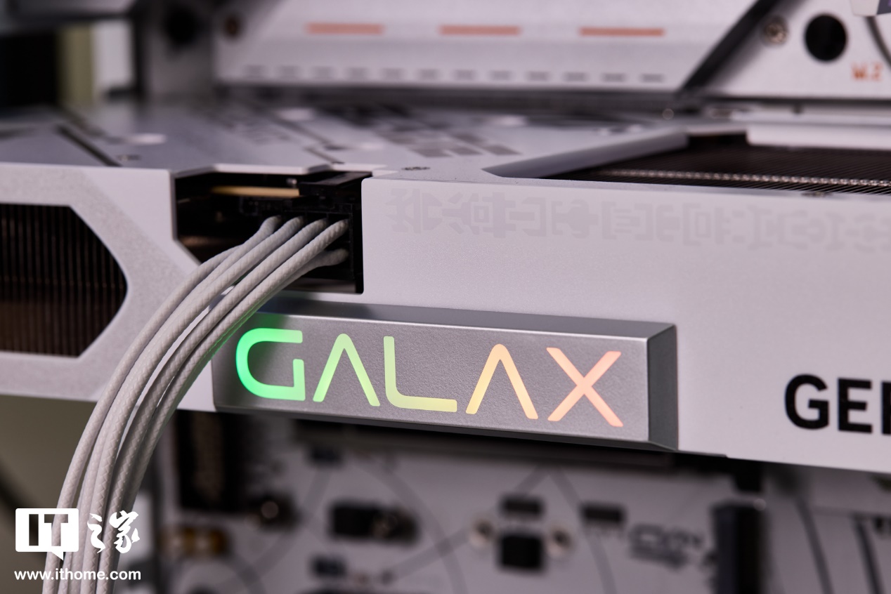 Магнитная RGB-подсветка GALAX Aurora и компактный форм-фактор
