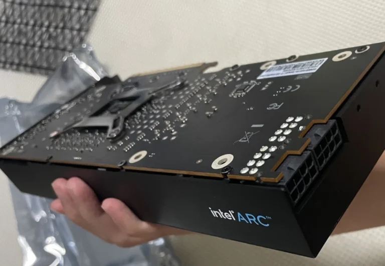 Прототип Intel Arc A750 с 16 ГБ VRAM и 512-битной шиной Прототип Intel Arc A750 с 16 ГБ VRAM и 512-битной шиной