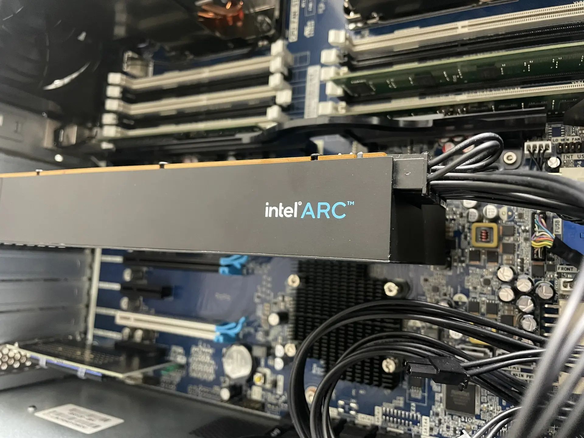 Прототип Intel Arc A750 с 16 ГБ VRAM и 512-битной шиной 3 Графический процессор Intel Arc A750