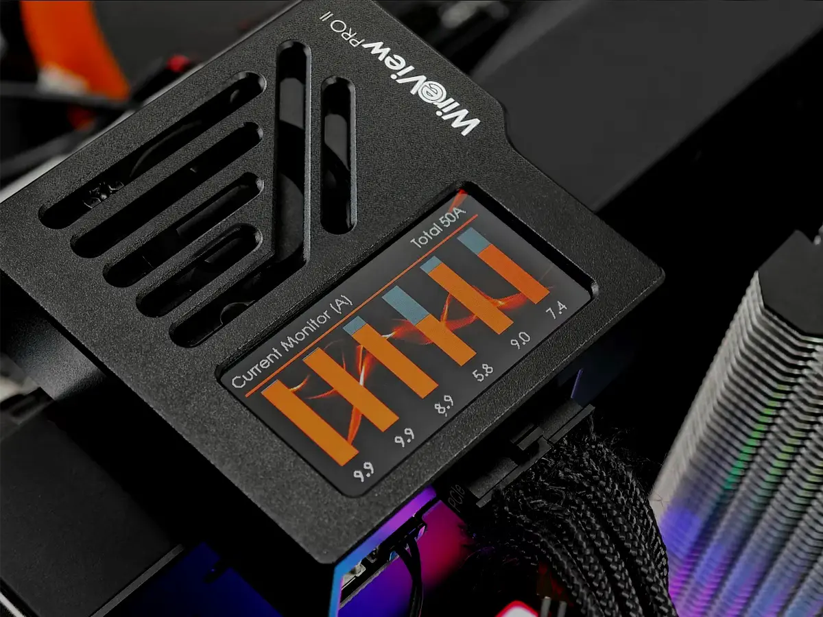 Компактный вентилятор внутри адаптера